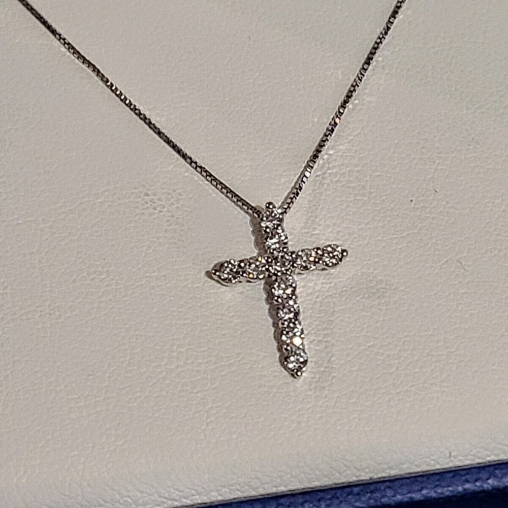 Natural Diamond Cross Pendant 1/3 CTW  w/ a 14k white gold chain. - Picture 4 of 5